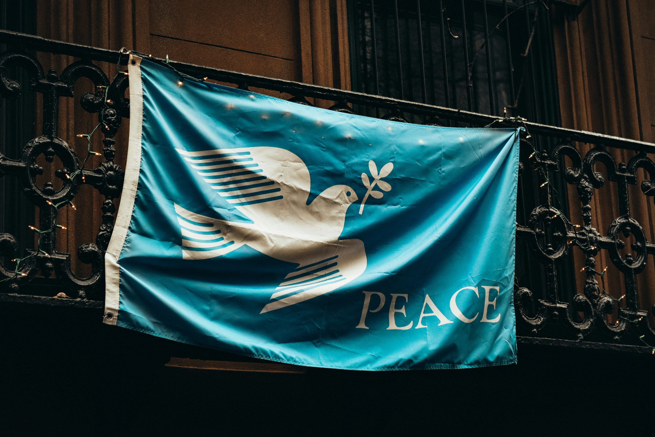 Read more about the article 40 frasi e auguri pieni di ispirazione per celebrare la Giornata Internazionale della Pace
