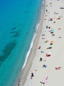 Read more about the article Cosa abbinare a un telo mare personalizzato come regalo?