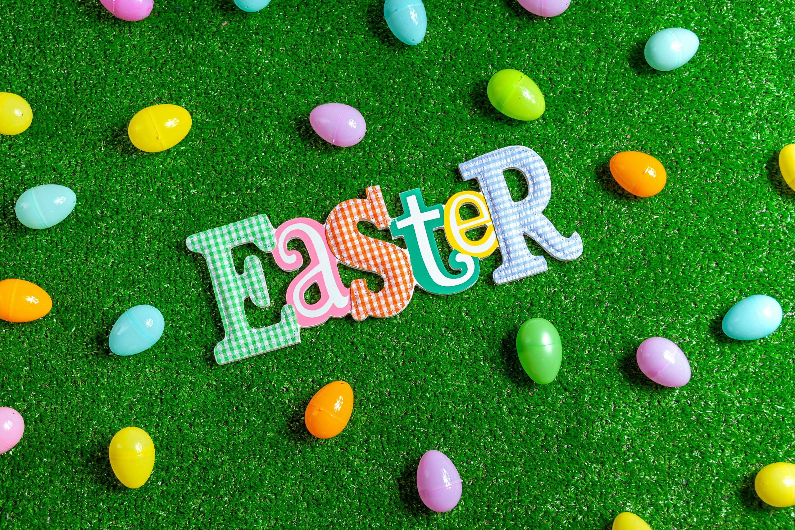 Auguri di buona Pasqua da inviare a famiglia, amici, clienti e tutte le persone