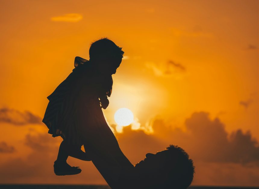 Prima Festa del Papà: I regali personalizzati più amati dai neo-papà