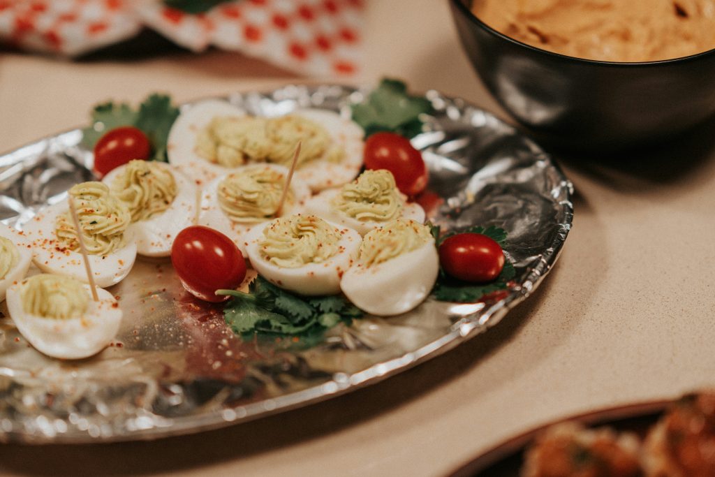 Uova sode con tre farciture