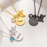 Celebra i tuoi traguardi: la collana personalizzata con nome e cintura nera di arti marziali