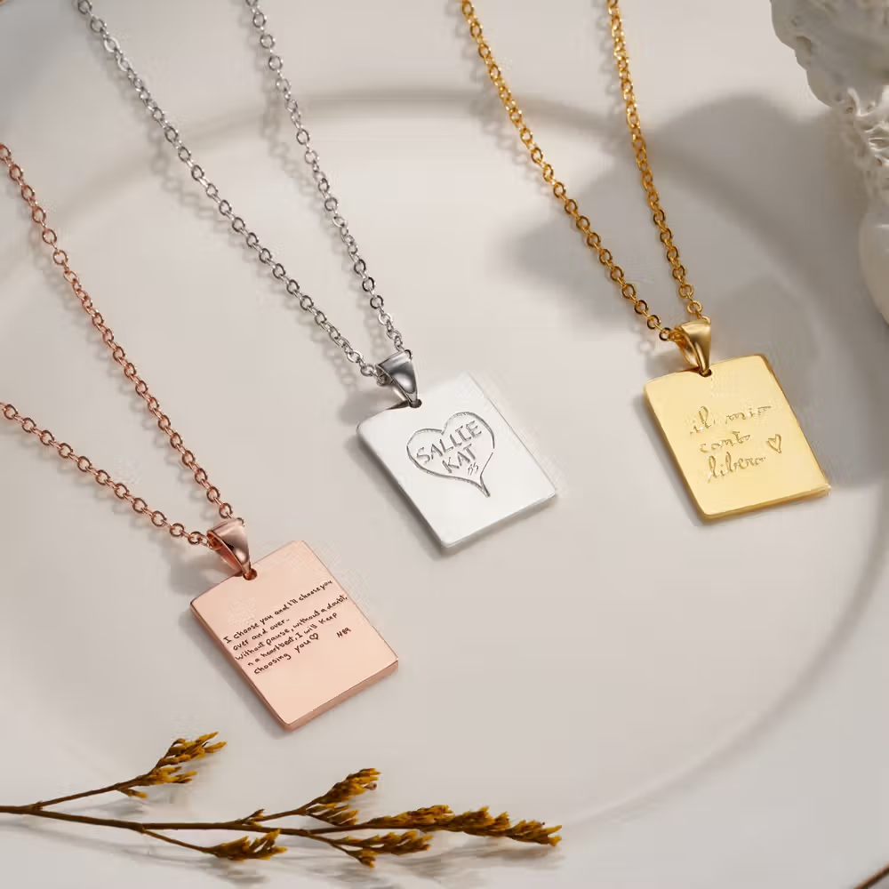 Come trasformare un ricordo in un gioiello: la collana personalizzata con scrittura a mano