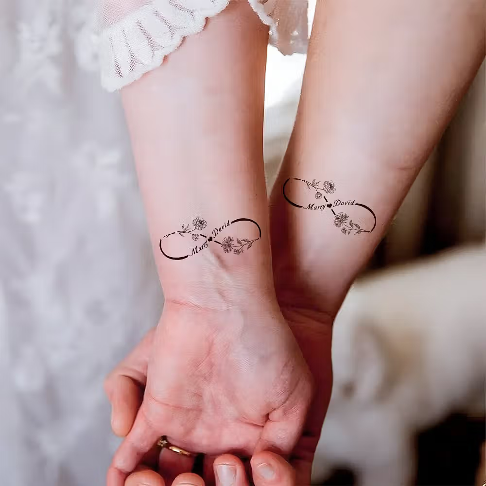 Tatuaggi temporanei personalizzati per celebrare legami speciali