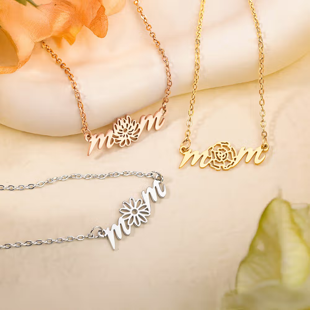 Un regalo dal cuore: la collana con fiore di nascita per la mamma