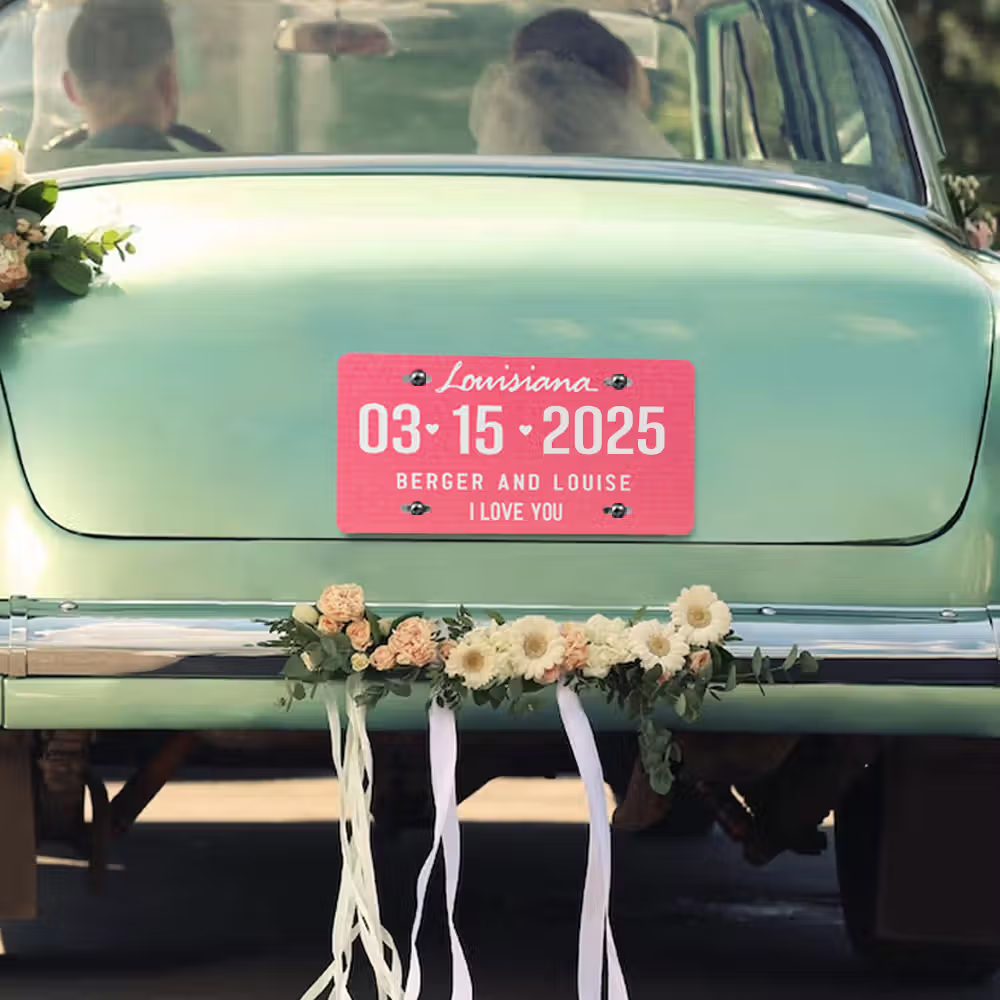 Un ricordo indimenticabile: la targa auto personalizzata per gli sposi