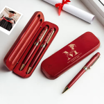 Celebra il successo: il set di penna e astuccio in legno personalizzato per la laurea