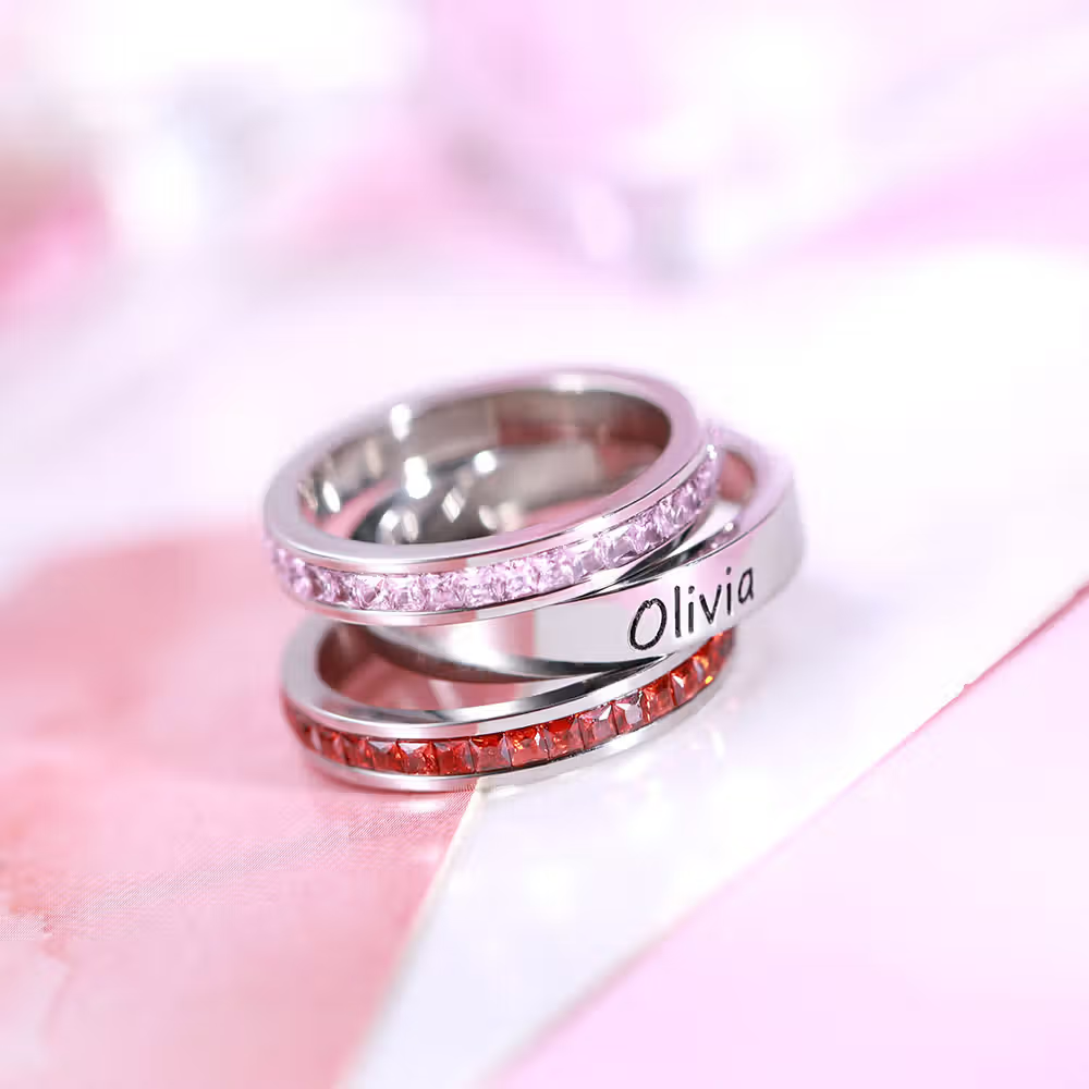 Anello personalizzato impilabile in acciaio inossidabile con nome e pietra di nascita