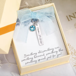 Charm personalizzato con bouquet da sposa in cristallo blu