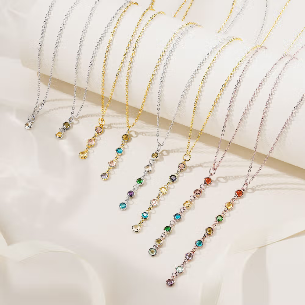 Collana di famiglia minimalista con pietre di nascita personalizzate
