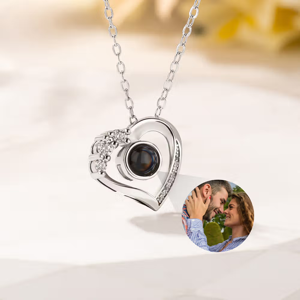 Collana di proiezione fotografica personalizzata con cuore microinciso