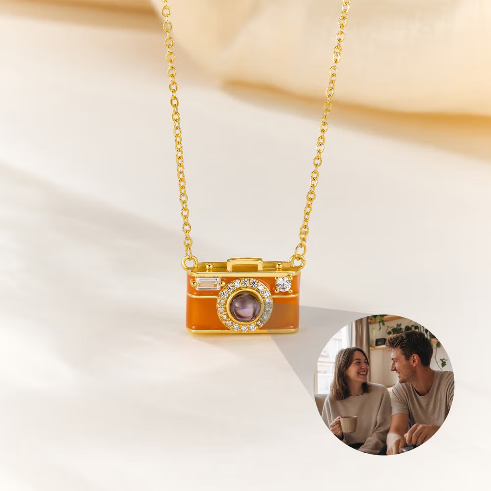 Collana personalizzata con macchina fotografica e proiezione foto