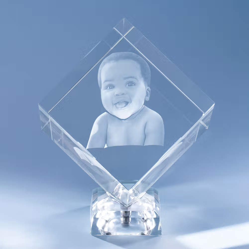 Regalo di cristallo cubo personalizzato con foto 3D incise per un anniversario