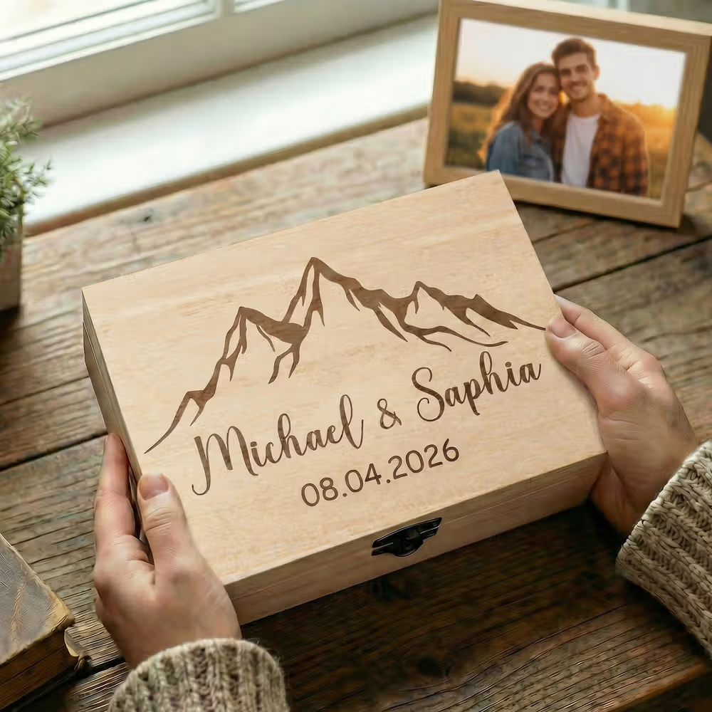 Scatola portaoggetti in legno personalizzata a tema amore
