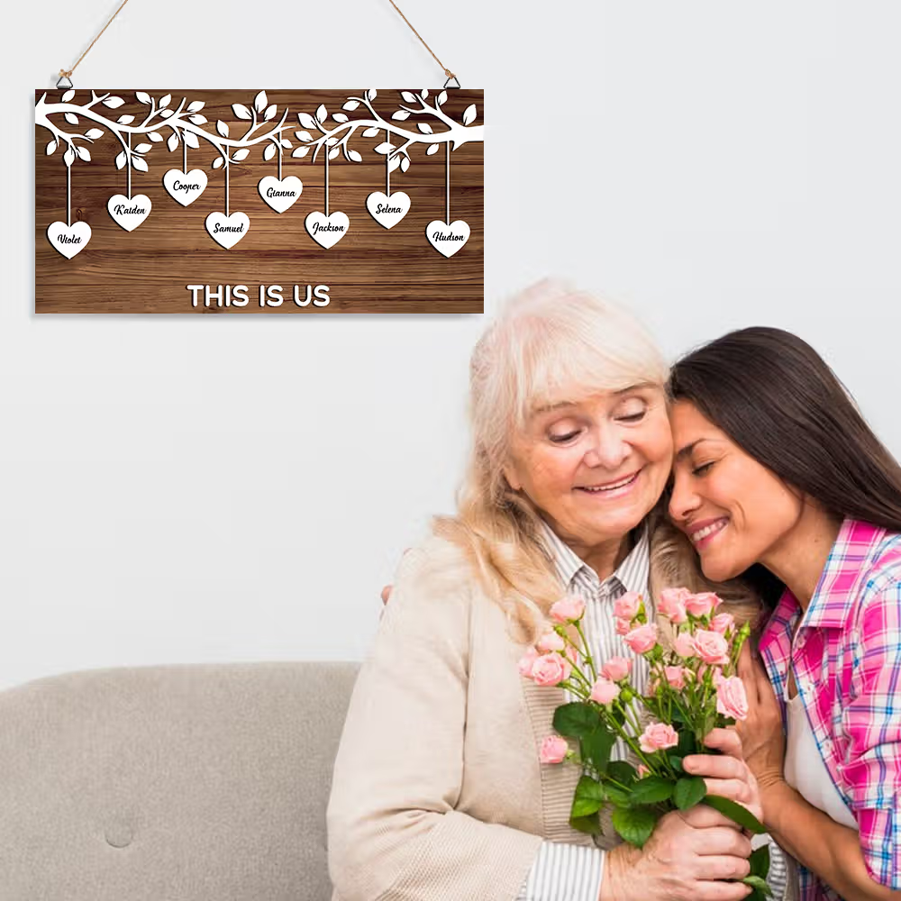 Segno di legno dell’albero genealogico personalizzato con nomi a cuore