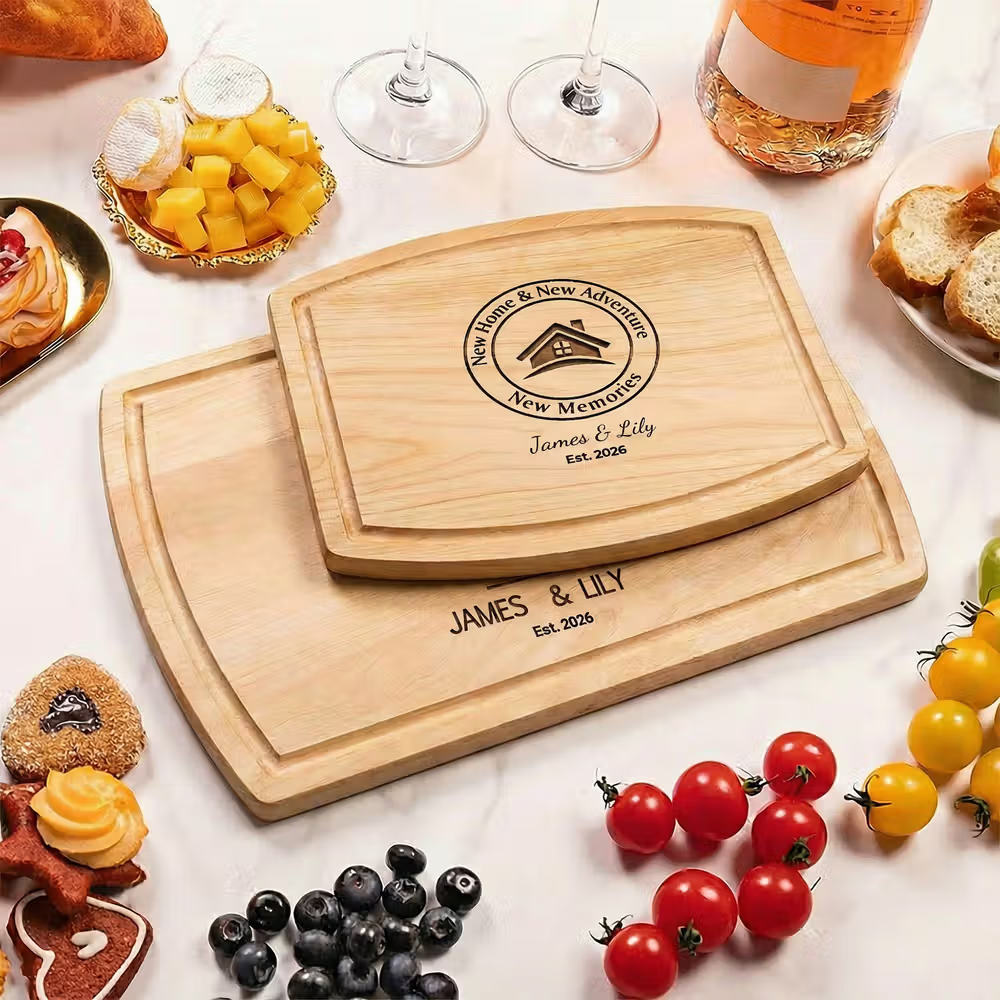Tagliere personalizzato per salumi con anno e nomi incisi