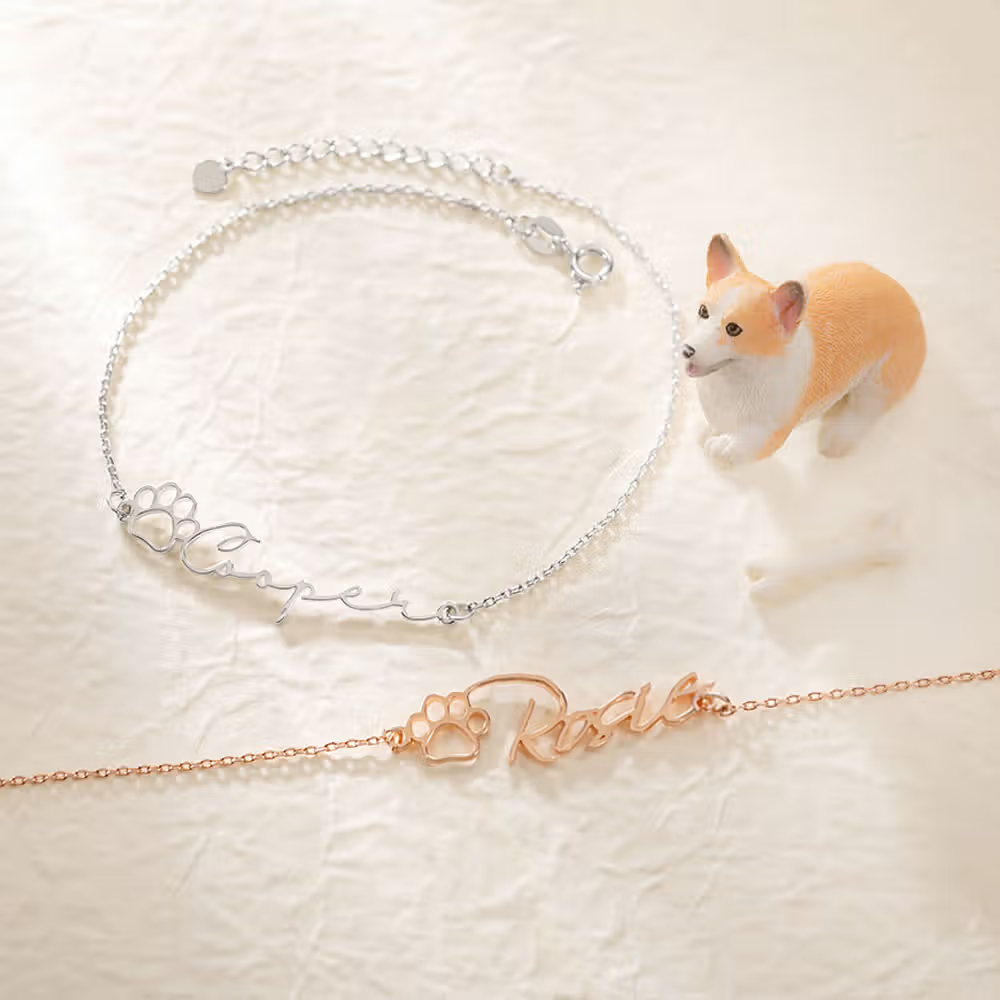 Braccialetto personalizzato minimalista con zampa e nome per amanti di cani e gatti