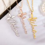 Collana personalizzata con ciondolo a croce e nome per battesimo o comunione