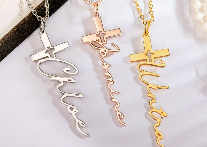Collana personalizzata con ciondolo a croce e nome per battesimo o comunione